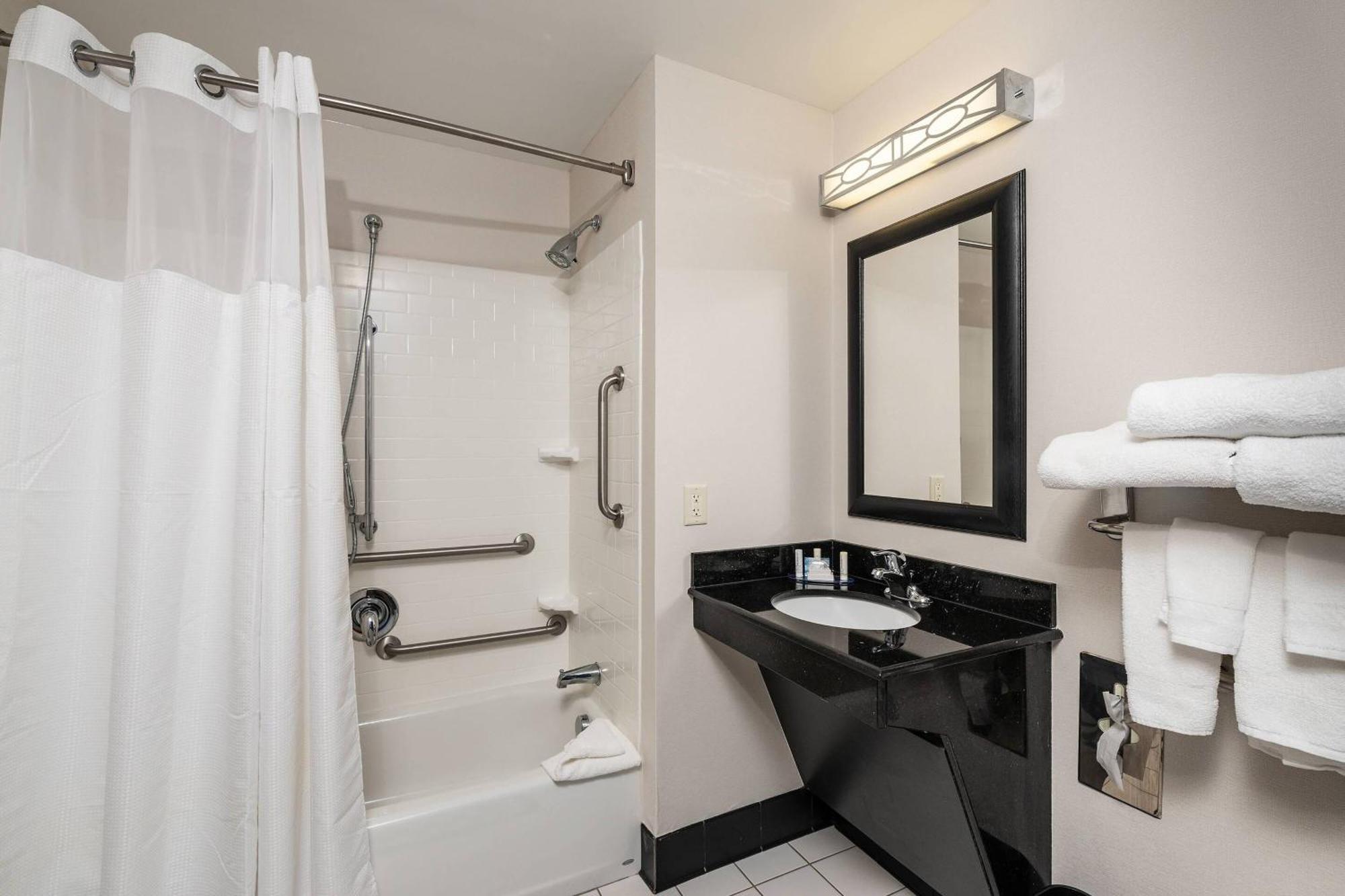 Fairfield Inn & Suites By Marriott Philadelphia Valley Forge/Great Valley Berwyn Eksteriør billede